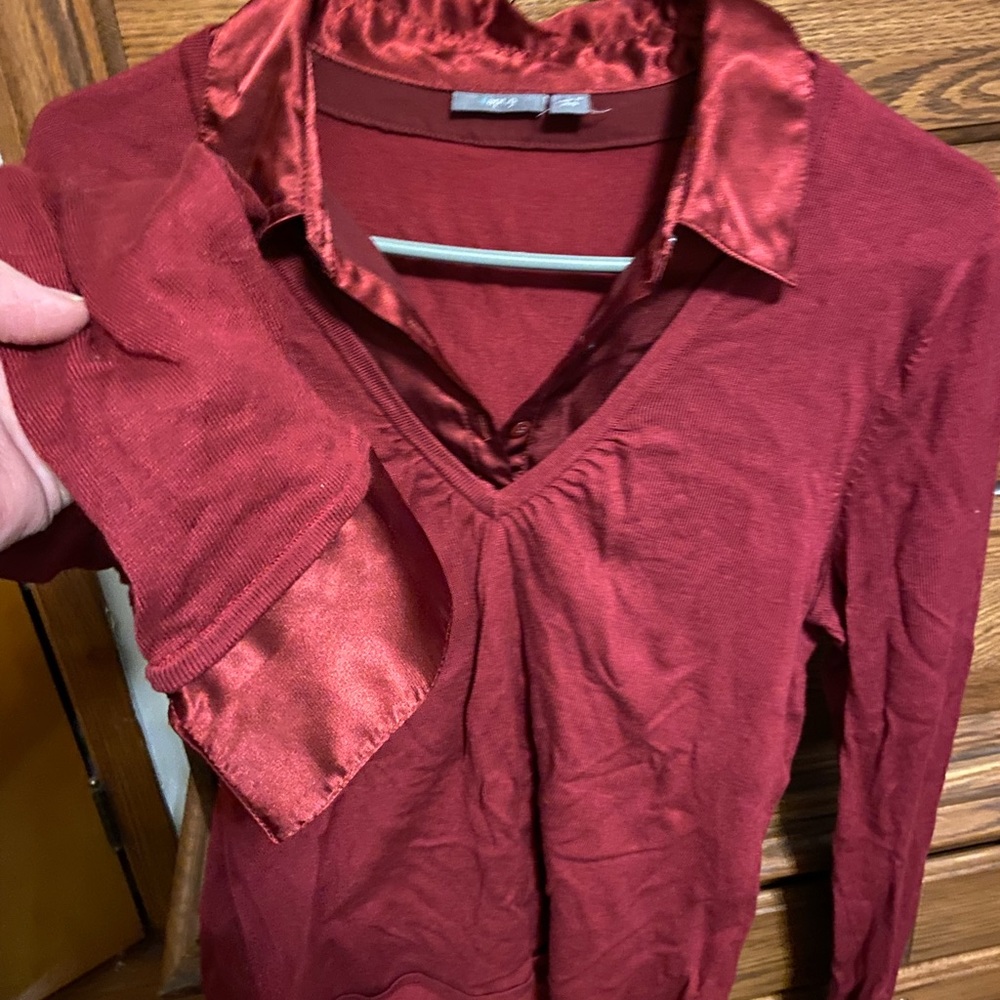 Women’s top burgundy size large